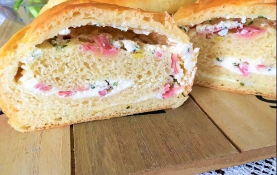 Recept na slaný kysnutý jemný chlieb s náplňou Recept na slaný kysnutý jemný chlieb s náplňou