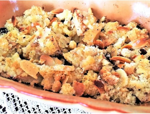 Jablkové crumble s hrozienkami a mandľami Jablkové crumble s hrozienkami a mandľami
