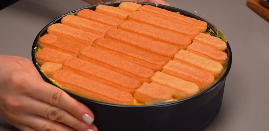 Osvěžující nepečený pomerančový dort s pudinkovou a šlehačkovou náplní