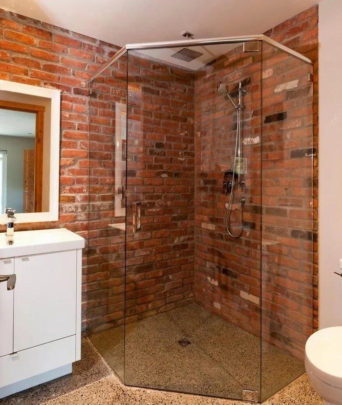 Inspirace na cihlový obklad v koupelně – Stačí ho dát jen na jednu stěnu