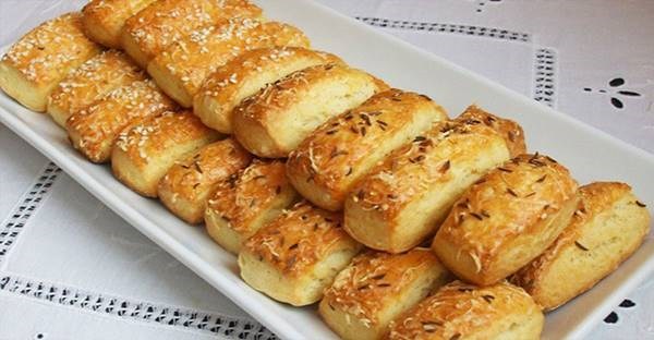 Jedna-se-o-nejchutnejsi-slanou-pochoutku-syrove-tycinky-vyrobene-za-30-minut-jsme-si-zamilovali-2