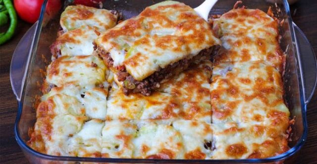 vynikajici-pecene-mlete-maso-se-syrem-chutny-recept