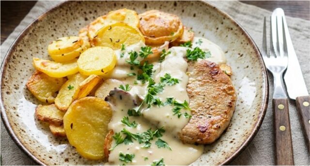 Minutkove-kotlety-s-parmezanovou-omackou Bravčové kotlety s parmezánovou omáčkou – rýchly recept na šťavnaté mäso