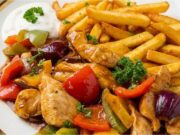 Blesková kuracia zmes s medom a chilli: Šťavnatá minútka plná farieb Kuracia zmes na panvici so zeleninou a sweet chilli: Rýchla minútka plná chuti