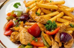 Blesková kuracia zmes s medom a chilli: Šťavnatá minútka plná farieb Kuracia zmes na panvici so zeleninou a sweet chilli: Rýchla minútka plná chuti