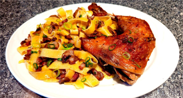maminkino-kura-s-pecenou-a-sampinonmi-vonavy-recept-ktory-zvacsit-kazdu-porciu-480 Maminekino kura s pečeňou a šampiňónmi – voňavý recept, ktorý zväčší každú porciu